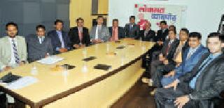 The duty to ride on the ocean | समुद्रावर स्वार होऊन बजावतो कर्तव्य