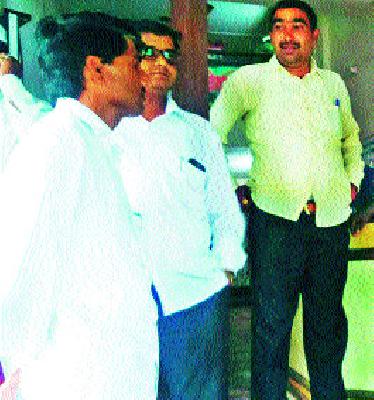 Officers drinking during office hours | कार्यालयीन वेळेत अधिकाऱ्यांचे मद्यपान