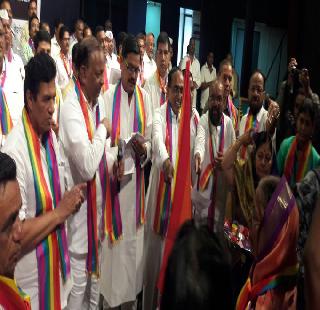 Closing of the credit institutions in the district; Demolition movement before the Deputy Registrar's office | जिल्ह्यातील पतसंस्थांचा बंद; उपनिबंधक कार्यालयासमोर धरणे आंदोलन