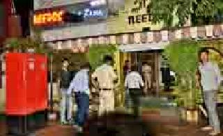 Police hand over Nidos Bar | निडोज बारवर पोलिसांचा वरदहस्त