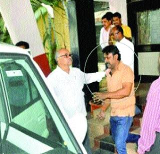 Sathe Mahamandal scam: Ramesh Kadam's royal grandfather | साठे महामंडळ घोटाळा : रमेश कदम यांची शाही बडदास्त Sathe Mahamandal scam: Ramesh Kadam's royal grandfather | साठे महामंडळ घोटाळा : रमेश कदम यांची शाही बडदास्त