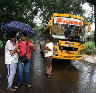 Rainfall in Kolhapur; 250 passengers from the bus were stuck | कोल्हापुरात तुफान पाऊस; 5 बसमधील 250 प्रवासी अडकले Rainfall in Kolhapur; 250 passengers from the bus were stuck | कोल्हापुरात तुफान पाऊस; 5 बसमधील 250 प्रवासी अडकले
