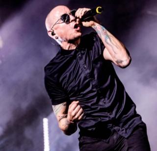 'Linking Park' Chef Chester Bennington Suicide | ‘लिंकिंग पार्क’फेम चेस्टर बेनिंग्टनची आत्महत्या 'Linking Park' Chef Chester Bennington Suicide | ‘लिंकिंग पार्क’फेम चेस्टर बेनिंग्टनची आत्महत्या