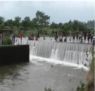 Constabulary for three days at Kondeshwar Falls in Badlapur | बदलापूरमधील कोंडेश्वर धबधब्यावर तीन दिवसांसाठी जमावबंदी Constabulary for three days at Kondeshwar Falls in Badlapur | बदलापूरमधील कोंडेश्वर धबधब्यावर तीन दिवसांसाठी जमावबंदी