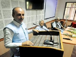 Students should know the new technology | विद्यार्थ्यांनो नवे तंत्रज्ञान अवगत करा