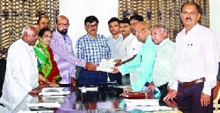 Shreepukas Amabai's claimants are not priests | श्रीपूजक अंबाबाईचे हक्कदार पुजारी नाहीत Shreepukas Amabai's claimants are not priests | श्रीपूजक अंबाबाईचे हक्कदार पुजारी नाहीत