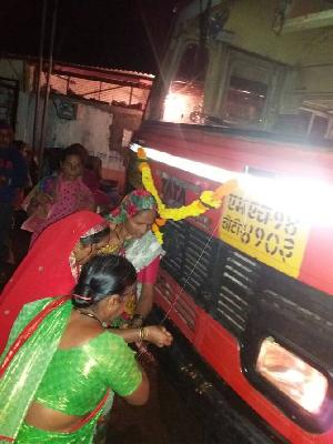 Five kilometers of students stopped at the end! | विद्यार्थ्यांची पाच किलोमीटरची पायपीट अखेर थांबली! Five kilometers of students stopped at the end! | विद्यार्थ्यांची पाच किलोमीटरची पायपीट अखेर थांबली!