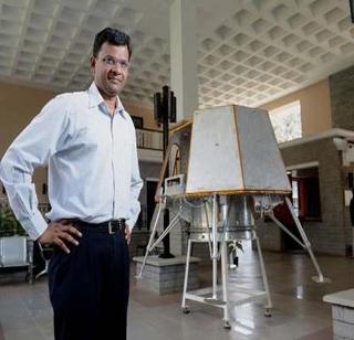 The organization of Bangalore is ready to send the first private spacecraft to the moon | बंगळुरूतील संस्था चंद्रावर पहिलं खासगी स्पेसक्राफ्ट पाठवायचा तयारीत The organization of Bangalore is ready to send the first private spacecraft to the moon | बंगळुरूतील संस्था चंद्रावर पहिलं खासगी स्पेसक्राफ्ट पाठवायचा तयारीत
