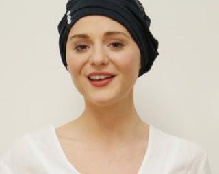 Case of cancer patients instead of hair leak! | केस गळतीऐवजी कॅन्सरच्या पेशंट्सचे केस झाले काळे! Case of cancer patients instead of hair leak! | केस गळतीऐवजी कॅन्सरच्या पेशंट्सचे केस झाले काळे!