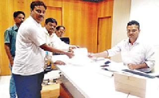 Appeal to District Collector to boycott China's production | चीनच्या उत्पादनावर बहिष्कार टाकण्याचे जिल्हाधिकाऱ्यांना निवेदन Appeal to District Collector to boycott China's production | चीनच्या उत्पादनावर बहिष्कार टाकण्याचे जिल्हाधिकाऱ्यांना निवेदन