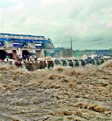 Sankheda, Chandori floods were 'like' | सायखेडा, चांदोरी पूरस्थिती ‘जैसे थे’