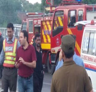 Pakistan: 20 killed, 30 injured in suicide bombing in Lahore | पाकिस्तान - लाहोरमध्ये आत्मघाती बॉम्बस्फोटात 20 जणांचा मृत्यू, 30 जखमी Pakistan: 20 killed, 30 injured in suicide bombing in Lahore | पाकिस्तान - लाहोरमध्ये आत्मघाती बॉम्बस्फोटात 20 जणांचा मृत्यू, 30 जखमी
