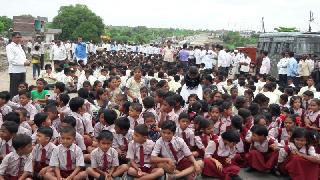 Rastaroko for the subway, spontaneous participation of the students | भुयारी मार्गासाठी रास्तारोको, विद्यार्थ्यांचाही उत्स्फूर्त सहभाग