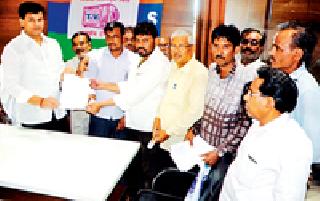 The land of the Republic of Maldives is a part of the project affected people | गणोरीच्या पेढी प्रकल्पग्रस्तांचे राणांना साकडे