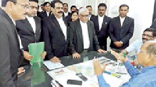 Behavioral behavior in members of the board of directors | विधीज्ञ मंडळाच्या सदस्यांशी असभ्य वर्तन