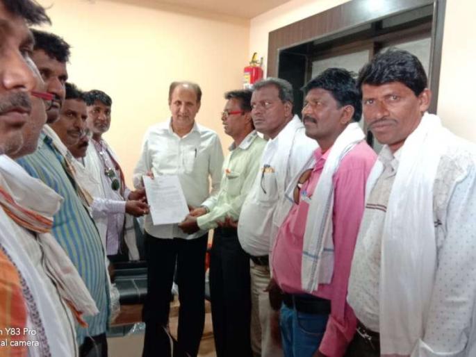 Memorandum to representatives, the sub-divisional officers, for old pensions | जूनी पेन्शनसंदर्भात लोकप्रतिनिधी, उपविभागीय अधिकाऱ्यांना साकडे Memorandum to representatives, the sub-divisional officers, for old pensions | जूनी पेन्शनसंदर्भात लोकप्रतिनिधी, उपविभागीय अधिकाऱ्यांना साकडे