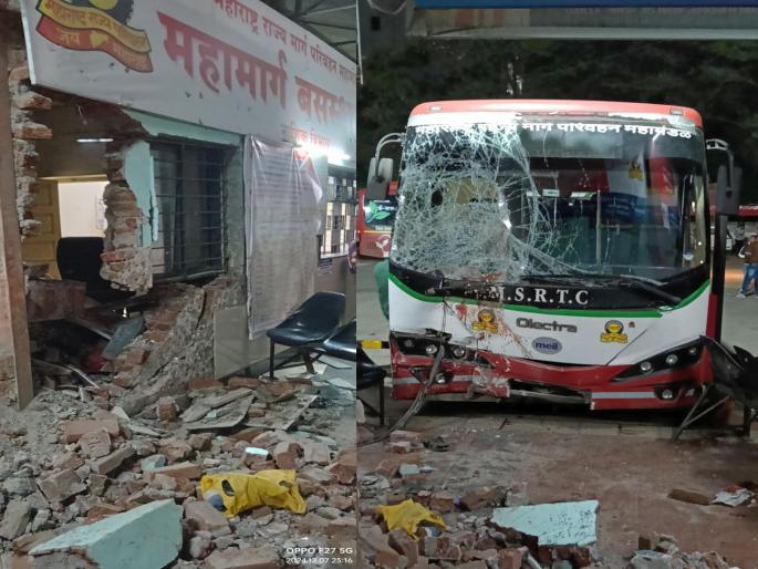 The Olectra electric bus horrible accident driver roared as it started, straight into the nashik highway station; Death of a woman | ड्रायव्हरने ओलेक्ट्रा ईलेक्ट्रीक बस सुरु करताच मोठा आवाज झाला, थेट स्थानकात शिरली; महिलेचा मृत्यू The Olectra electric bus horrible accident driver roared as it started, straight into the nashik highway station; Death of a woman | ड्रायव्हरने ओलेक्ट्रा ईलेक्ट्रीक बस सुरु करताच मोठा आवाज झाला, थेट स्थानकात शिरली; महिलेचा मृत्यू