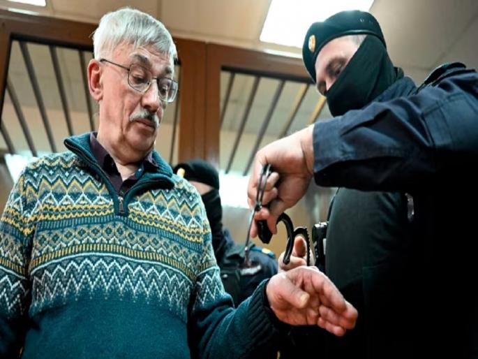 Oleg Orlov : 'Insult' of soldiers, Nobel laureates are also under arrest! | सैनिकांचा ‘अपमान’, नोबेल विजेतेही अटकेत!