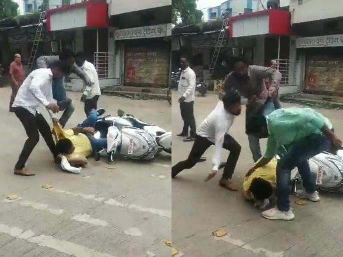 Journalist Sandeep Mahajan beaten up in Pachora Jalgoan, MLA Rohit Pawar criticized the state government | आधी शिवीगाळ अन् आता भररस्त्यात मारहाण; शिवसेना आमदारानं दिलेली धमकी खरी केली Journalist Sandeep Mahajan beaten up in Pachora Jalgoan, MLA Rohit Pawar criticized the state government | आधी शिवीगाळ अन् आता भररस्त्यात मारहाण; शिवसेना आमदारानं दिलेली धमकी खरी केली