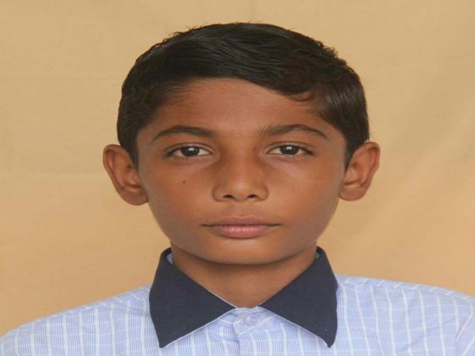 The accidental death of 13 year old boy in Jalgoan | पतंग उडवताना विजेच्या धक्क्याने गंभीर जखमी झालेल्या मुलाचा उपचारादरम्यान मृत्यू The accidental death of 13 year old boy in Jalgoan | पतंग उडवताना विजेच्या धक्क्याने गंभीर जखमी झालेल्या मुलाचा उपचारादरम्यान मृत्यू