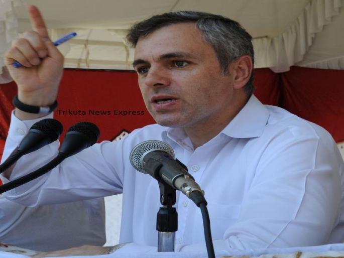 omar abdullah slams pdp bjp alliance with bollywood video | BJP-PDP घटस्फोटावर ओमर अब्दुल्लांची टीका, वादग्रस्त फिल्मचा सीन केला शेअर   omar abdullah slams pdp bjp alliance with bollywood video | BJP-PDP घटस्फोटावर ओमर अब्दुल्लांची टीका, वादग्रस्त फिल्मचा सीन केला शेअर