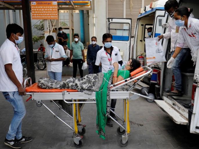 CoronaVirus News omicron wave in india next 8 weeks are crucial says experts | CoronaVirus News: ओमायक्रॉनमुळे देशात कोरोनाची तिसरी लाट?; पुढील ८ आठवडे देशासाठी अत्यंत महत्त्वाचे CoronaVirus News omicron wave in india next 8 weeks are crucial says experts | CoronaVirus News: ओमायक्रॉनमुळे देशात कोरोनाची तिसरी लाट?; पुढील ८ आठवडे देशासाठी अत्यंत महत्त्वाचे