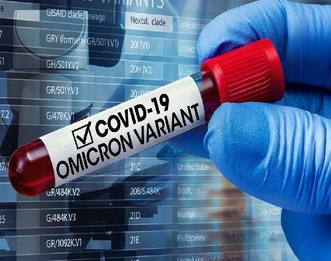 Omicron Variant : The first case of Omicron variant in Gujarat reported in Jamnagar | Omicron Variant : चिंता वाढली! कर्नाटकानंतर आता गुजरातमध्ये आढळला ओमायक्रॉनचा रुग्ण, दक्षिण आफ्रिकेतून परतलेल्या व्यक्तीला लागण Omicron Variant : The first case of Omicron variant in Gujarat reported in Jamnagar | Omicron Variant : चिंता वाढली! कर्नाटकानंतर आता गुजरातमध्ये आढळला ओमायक्रॉनचा रुग्ण, दक्षिण आफ्रिकेतून परतलेल्या व्यक्तीला लागण