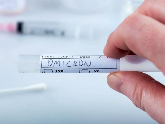 over 170 patients found of omicron variant in country | ओमायक्रॉनचा विळखा घट्ट! रुग्णसंख्या १७० वर; कर्नाटक, गुजरात, केरळ, दिल्लीमध्ये नवे रुग्ण over 170 patients found of omicron variant in country | ओमायक्रॉनचा विळखा घट्ट! रुग्णसंख्या १७० वर; कर्नाटक, गुजरात, केरळ, दिल्लीमध्ये नवे रुग्ण