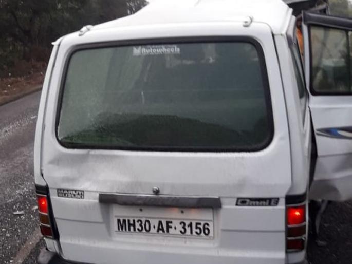 One killed, one seriously injured in truck and car accident | शिर्ला फाट्यानाजीक ट्रक व कारच्या अपघातात एक ठार, एक गंभीर One killed, one seriously injured in truck and car accident | शिर्ला फाट्यानाजीक ट्रक व कारच्या अपघातात एक ठार, एक गंभीर