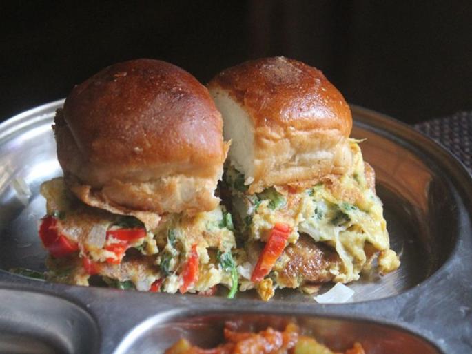 Offensive vehicles, octal pots and chicken warehouses, shut down of the municipal corporation in panaji | ऑम्लेट पाव अन् चिकन पदार्थ विकणारे गाडे पाडले बंद, महापालिकेची धडक कारवाई Offensive vehicles, octal pots and chicken warehouses, shut down of the municipal corporation in panaji | ऑम्लेट पाव अन् चिकन पदार्थ विकणारे गाडे पाडले बंद, महापालिकेची धडक कारवाई