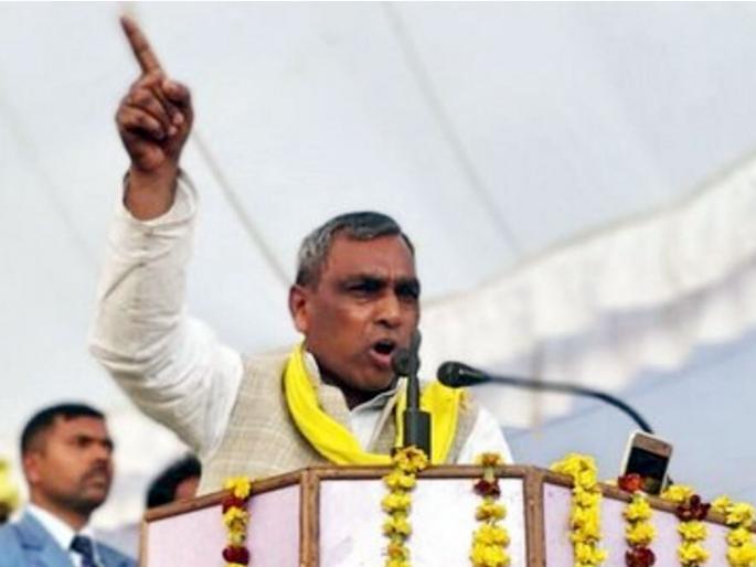 up election 2022 om prakash rajbhar bjp akhilesh yadav alliance political equation | UP Election 2022: ओमप्रकाश राजभर BJP सोबत जाणार? बंद दाराआड ३ तास खलबतं; राजकीय चर्चांना उधाण up election 2022 om prakash rajbhar bjp akhilesh yadav alliance political equation | UP Election 2022: ओमप्रकाश राजभर BJP सोबत जाणार? बंद दाराआड ३ तास खलबतं; राजकीय चर्चांना उधाण