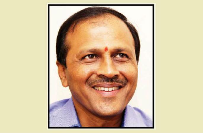 Chief Minister Assistant Chief of the Chief Om Prakash Shete's unique visit, approved for the beautification of Peshwesti lake 1 crore 76 lakhs | मुख्यमंत्री सहाय्यता कक्षाचे प्रमुख ओमप्रकाश शेटे यांची वैरागला अनोखी भेट, पेशवेकालीन तलाव सुशोभीकरणासाठी १ कोटी ७६ लाख मंजूर Chief Minister Assistant Chief of the Chief Om Prakash Shete's unique visit, approved for the beautification of Peshwesti lake 1 crore 76 lakhs | मुख्यमंत्री सहाय्यता कक्षाचे प्रमुख ओमप्रकाश शेटे यांची वैरागला अनोखी भेट, पेशवेकालीन तलाव सुशोभीकरणासाठी १ कोटी ७६ लाख मंजूर