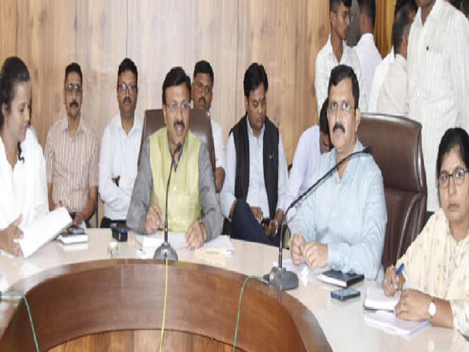 White ration card holders will also get Ayushman card, Information given by Omprakash Shete | आता पांढरे रेशनकार्डधारकांनाही मिळणार 'आयुष्मान कार्ड'; ओमप्रकाश शेटे यांनी दिली माहिती White ration card holders will also get Ayushman card, Information given by Omprakash Shete | आता पांढरे रेशनकार्डधारकांनाही मिळणार 'आयुष्मान कार्ड'; ओमप्रकाश शेटे यांनी दिली माहिती