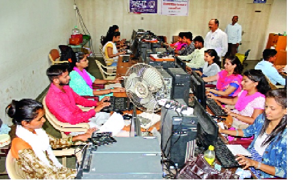 All the property cards in the city are online till 31 May: - The administration has started work on the battlefield | शहरातील सर्व प्रॉपर्टी कार्ड ३१ मेपर्यंत आॅनलाईन-: प्रशासनाकडून युद्धपातळीवर काम सुरु All the property cards in the city are online till 31 May: - The administration has started work on the battlefield | शहरातील सर्व प्रॉपर्टी कार्ड ३१ मेपर्यंत आॅनलाईन-: प्रशासनाकडून युद्धपातळीवर काम सुरु