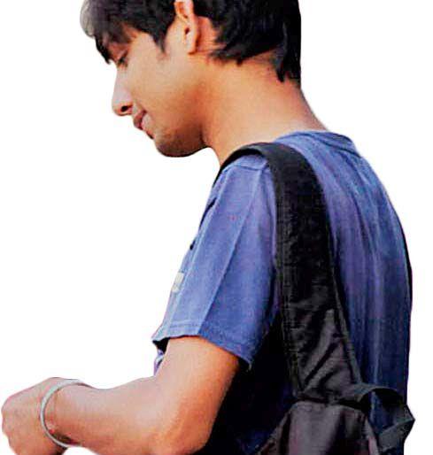 The story of the young man Who leave his village. but the town has not yet accept him | गाव तर सोडलं पण शहर स्वीकारणार कधी? The story of the young man Who leave his village. but the town has not yet accept him | गाव तर सोडलं पण शहर स्वीकारणार कधी?