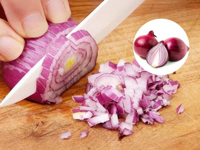 best way to chop onions quickly onion cutting hack without tears quick onion chopping method | भेळवाल्यासारखाच बारीक कांदा चिरण्याची जबरदस्त ट्रिक! डोळ्याला पाणी यायच्या आधी झटपट चिरुन होईल कांदा...