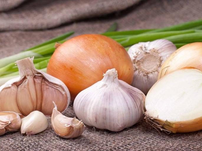 Reduce the risk of cancer by eating garlic onions | लसूण आणि कांदा खाल्ल्याने मलाशयाच्या कर्करोगाचा धोका कमी - रिसर्च Reduce the risk of cancer by eating garlic onions | लसूण आणि कांदा खाल्ल्याने मलाशयाच्या कर्करोगाचा धोका कमी - रिसर्च