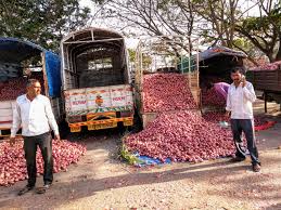 Special vigilance in Lasalgaon onion auction due to corona virus infiltration in the yard | कोरोना विषाणुच्या यार्डातील शिरकावामुळे लासलगाव कांदा लिलावात विशेष दक्षता Special vigilance in Lasalgaon onion auction due to corona virus infiltration in the yard | कोरोना विषाणुच्या यार्डातील शिरकावामुळे लासलगाव कांदा लिलावात विशेष दक्षता