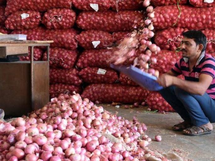 Take stern action against those who hoard onions: Directives of Collector Thakre | कांद्यांची साठेबाजी करणाऱ्यांवर कडक कारवाई करा : जिल्हाधिकारी ठाकरे यांचे निर्देश