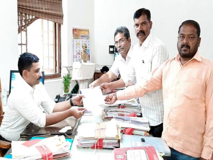 Compensate for losses caused by the export ban; Demand for onion growers | निर्यातबंदीमुळे झालेल्या नूकसानीची भरपाई द्या ; कांदा उत्पादकांकाची मागणी Compensate for losses caused by the export ban; Demand for onion growers | निर्यातबंदीमुळे झालेल्या नूकसानीची भरपाई द्या ; कांदा उत्पादकांकाची मागणी