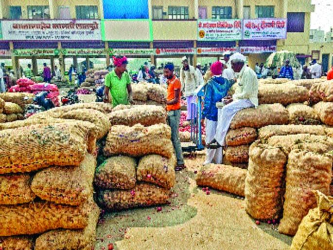  Double in onion in the market | चाकण बाजारात कांद्याची दुप्पट आवक