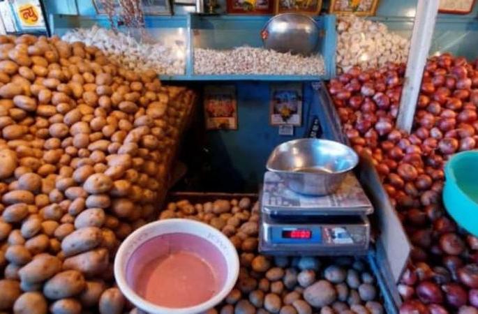 Onions and potatoes price rise in khamgaon | कांदे,बटाट्यांचे दर गगनाला