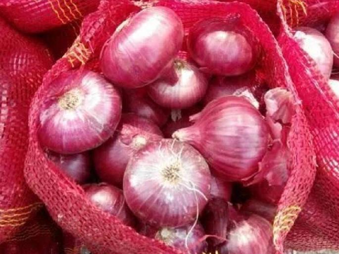 Chopping onions to politics, auctions in the state remain closed; Farmers insist on street, merchant role | राजकारणाला कांद्याची फोडणी, राज्यात लिलाव बंदच; शेतकरी रस्त्यावर, व्यापारी भूमिकेवर ठाम Chopping onions to politics, auctions in the state remain closed; Farmers insist on street, merchant role | राजकारणाला कांद्याची फोडणी, राज्यात लिलाव बंदच; शेतकरी रस्त्यावर, व्यापारी भूमिकेवर ठाम