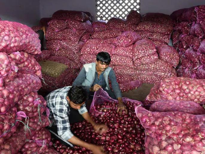 Finally the permission issue is resolved, the onion stuck in JNPA is released | अखेर परवानगीचा वांदा मिटला, जेएनपीएत अडकलेला कांदा सुटला