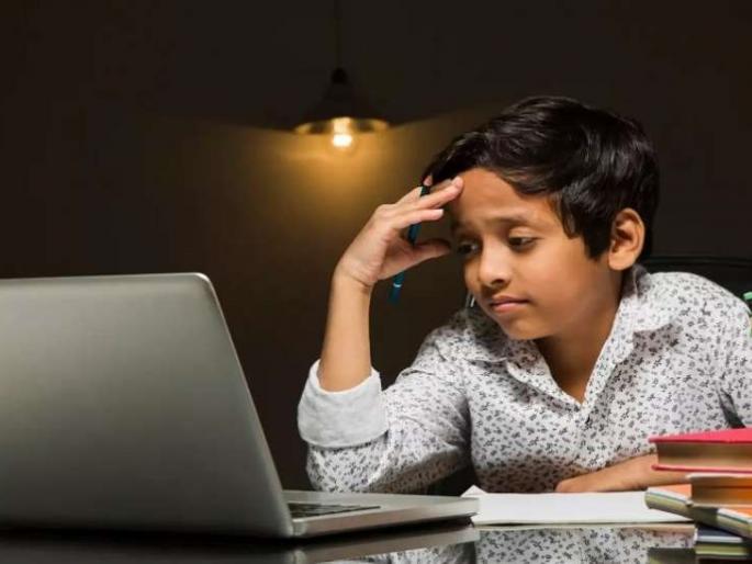 ‘Online’ has made it a habit to sit in class; Then the students fall out stating the reason | ‘ऑनलाईन’मुळे वर्गात बसायची सवयच गेली ; मग कारण सांगून विद्यार्थी पडतात बाहेर ‘Online’ has made it a habit to sit in class; Then the students fall out stating the reason | ‘ऑनलाईन’मुळे वर्गात बसायची सवयच गेली ; मग कारण सांगून विद्यार्थी पडतात बाहेर
