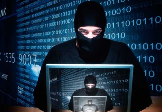 Online cheater has been arrested by cyber cell | आॅनलाईन चिटरला सायबर सेलने केले जेरबंद Online cheater has been arrested by cyber cell | आॅनलाईन चिटरला सायबर सेलने केले जेरबंद