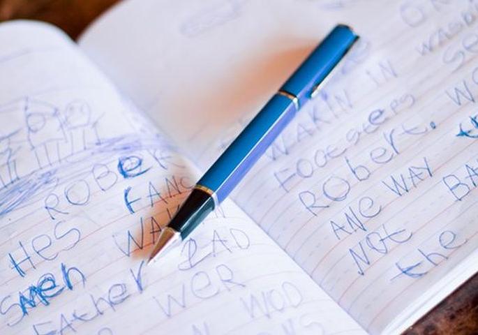 Online education degrades handwriting speed | ऑनलाइन एज्युकेशनने बिघडविले हस्ताक्षर अन् लिहिण्याची गती