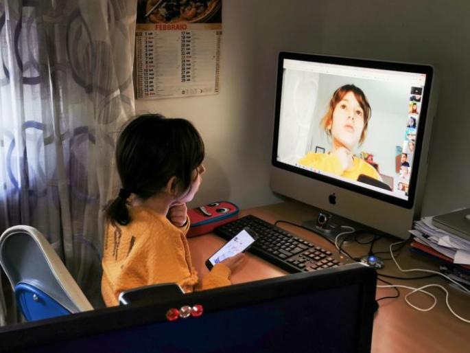 Online education is a daydream for Municipal Corporation students! | मनपा विद्यार्थ्यांना ऑनलाईन शिक्षण दिवास्वप्नच! Online education is a daydream for Municipal Corporation students! | मनपा विद्यार्थ्यांना ऑनलाईन शिक्षण दिवास्वप्नच!