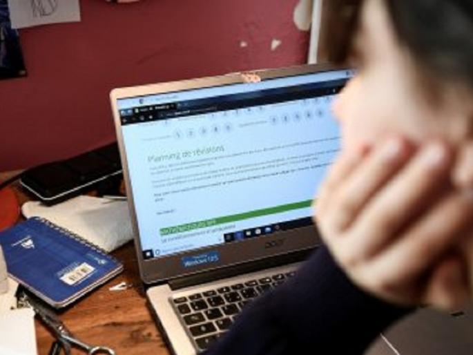 No chance to copy! Online university exams are not easy for students even sitting at home | कॉपी करण्यास ‘नो चान्स’! विद्यार्थ्यांनो घरी बसूनही सोपी नाही विद्यापीठाची ऑनलाइन परीक्षा