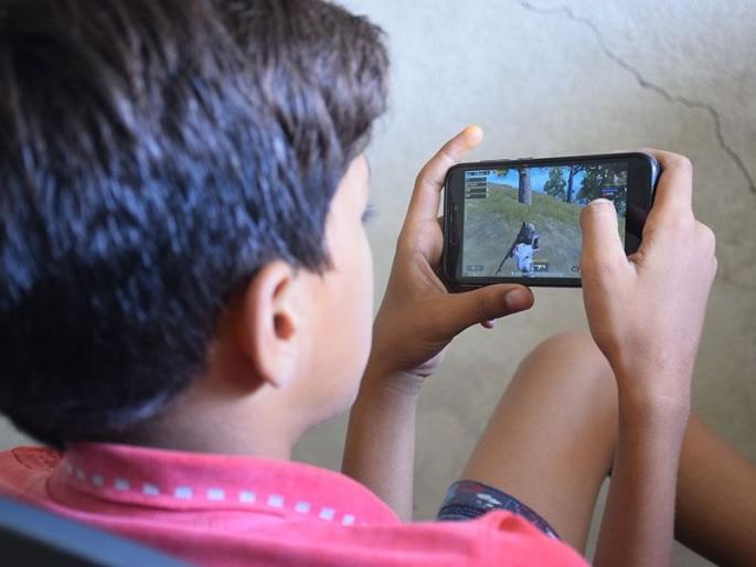 Constantly playing mobile games has a direct effect on children's brains, also reduces their decision making ability! | सतत मोबाइल गेम खेळण्याचा मुलांच्या मेंदूवर होतोय थेट परिणाम, निर्णयक्षमताही घटतेय!